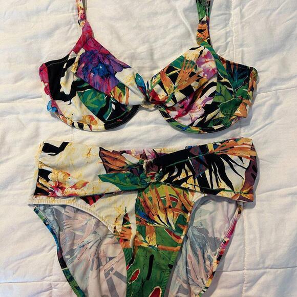 VENUS - HAWAIIAN PATTERN W/WAIST BRAND WIRE IN TOP  ADJ. TOP SZ. L - Picture 1 of 5